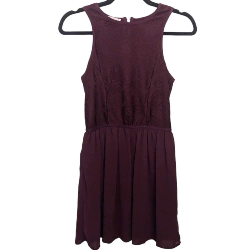 Socialite Burgundy Sleeveless Lace Skater Dress 🍷✨